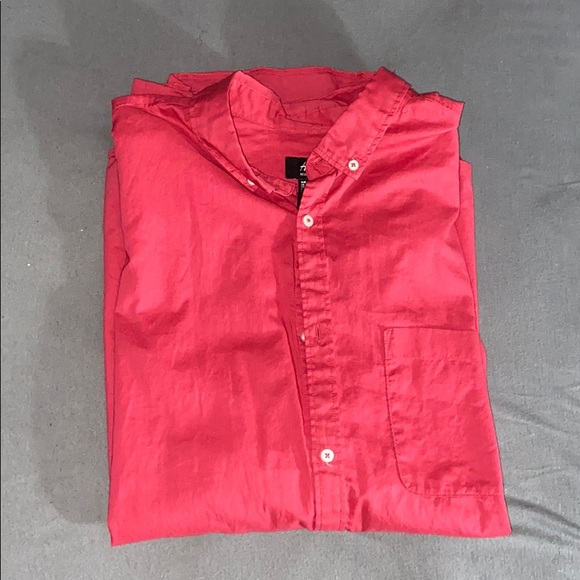 A dress shirt - Picture 4 of 5